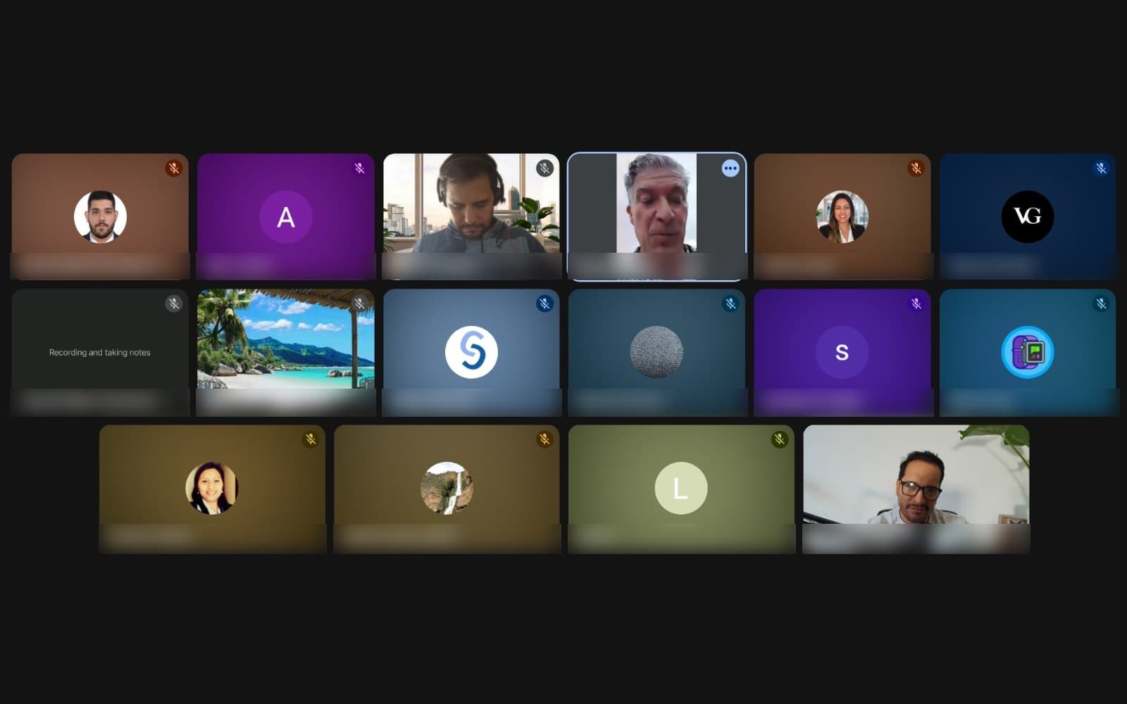 Sesión en vivo de la comunidad Arquitectura IA, con participantes de varios países